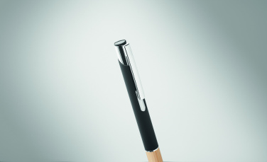 Logotrade Logogeschenke das Foto: Kugelschreiber aus Aluminium mit einer Griffzone aus Bambus