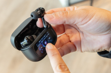 Logo trade firmakingitused foto: Airtune puutetundliku ekraaniga ANC kõrvaklapid