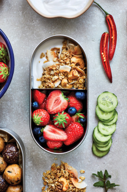 Logo trade meene pilt: Black+Blum roostevabast terasest toidukarp