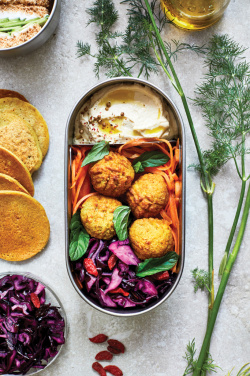 Logo trade firmakingitused foto: Black+Blum roostevabast terasest toidukarp