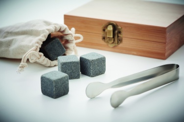 Logotrade liikelahjat kuva: Viskisetti bambulaatikossa