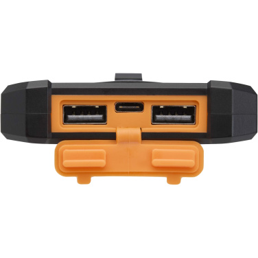 Logotrade mainoslahja tuotekuva: Altair 5 000 mAh:n ja 10 W:n kierrätysmuovista valmistettu kestävä aurinkoenergialla toimiva varavirtalähde, jossa on sisäänrakennettu taskulamppu