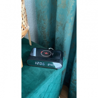 Logo trade liikelahja kuva: Herätyskello ja langaton laturi ADELAIDE