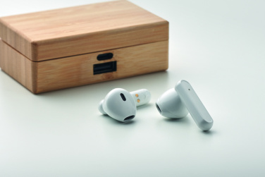 Логотрейд pекламные cувениры картинка: TWS earbuds in bamboo case